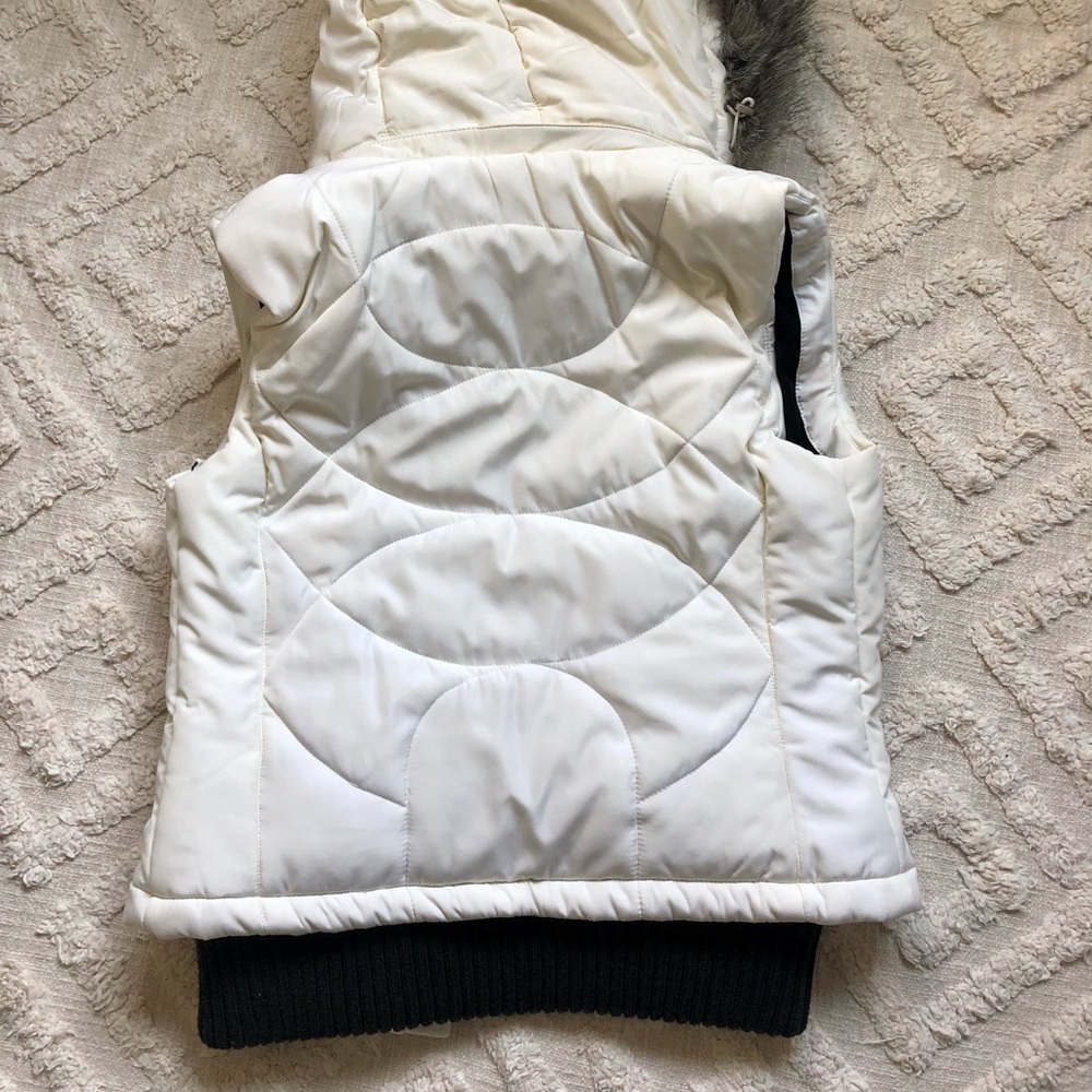 Calvin Klein Vest - Picture 4 of 5